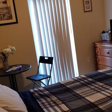 Hennesseey House Florida マイアミ エクステリア 写真