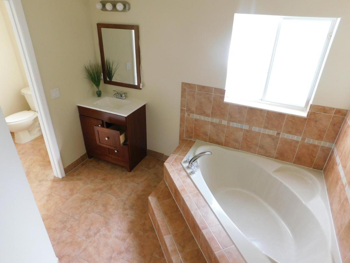 Hennesseey House Florida マイアミ エクステリア 写真