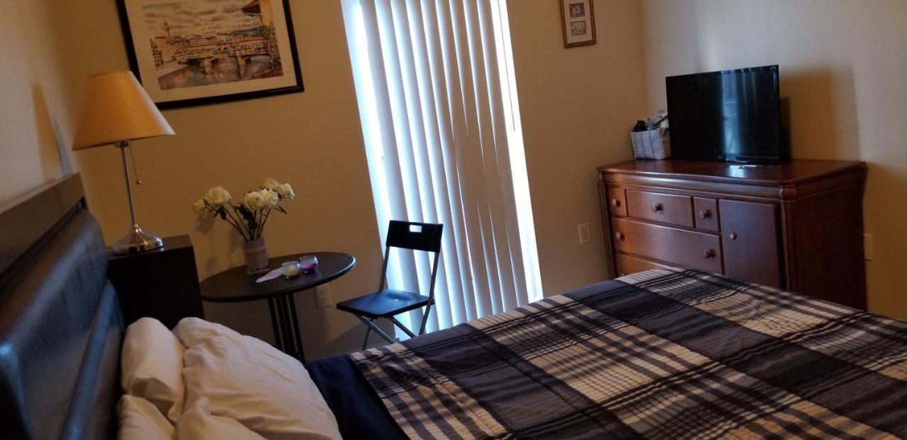 Hennesseey House Florida マイアミ エクステリア 写真