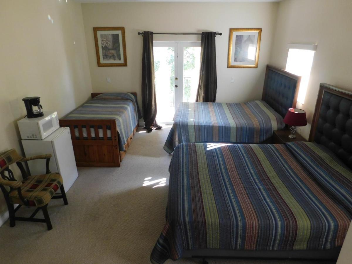 Hennesseey House Florida マイアミ エクステリア 写真